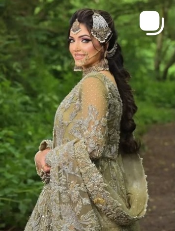 Outdoor pre-wedding makeup and hairstyling look