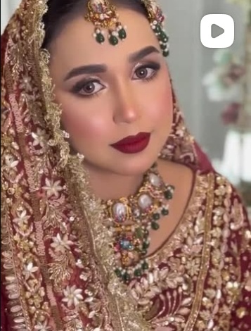 Bridal makeup look with maroon dupatta and kundan jewellery